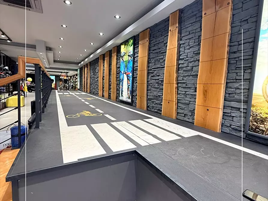 Immagine 8 di Locale commerciale in affitto  in VIALE TRENTINO 34 a Taranto