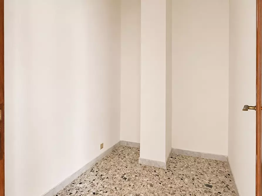 Immagine 12 di Appartamento in affitto  in via emilia59 a Taranto