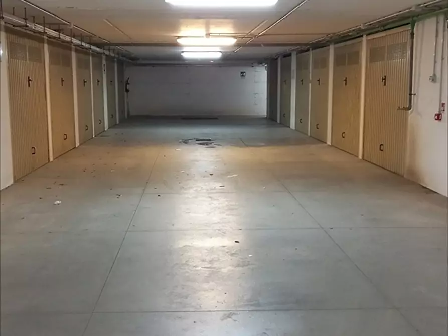 Immagine 12 di Garage in vendita  in Via Gennargentu n. SNC a Sassari