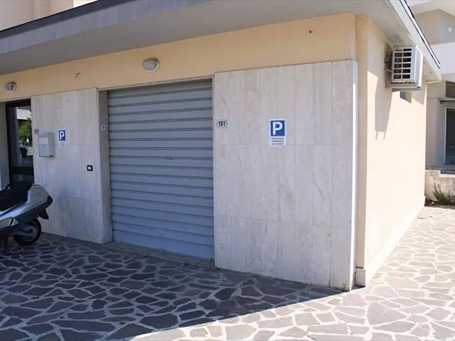 Immagine 3 di Locale commerciale in vendita  in Via Corso Italia 179 a San Giovanni Teatino