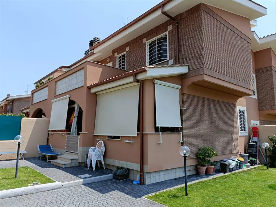 Immagine 29 di Villa in vendita  in via primiero a Anzio