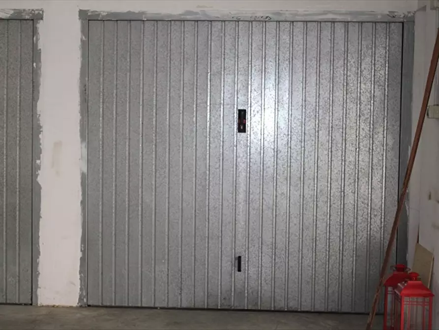 Immagine 3 di Garage in vendita  in Via Dei Palmensi a Chieti