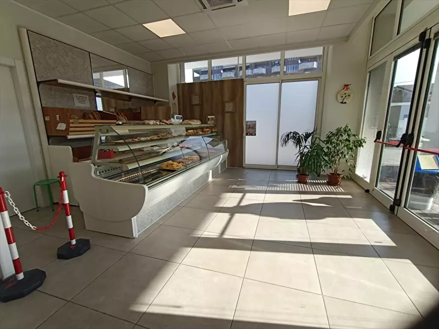 Immagine 2 di Attività commerciale in vendita  in Via Tirino a Pescara