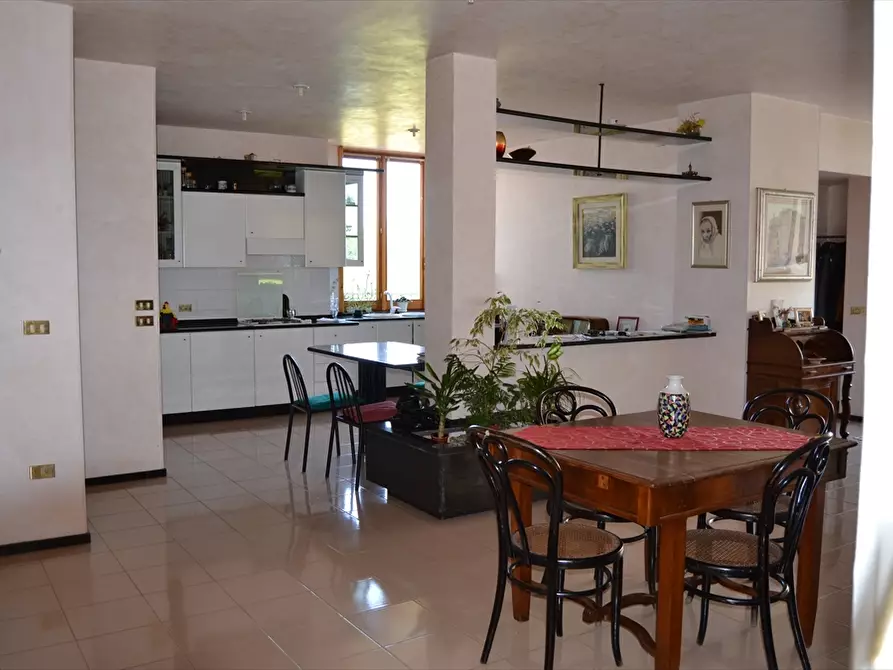 Immagine 3 di Villa in vendita  in Via Di Luzio a Cepagatti