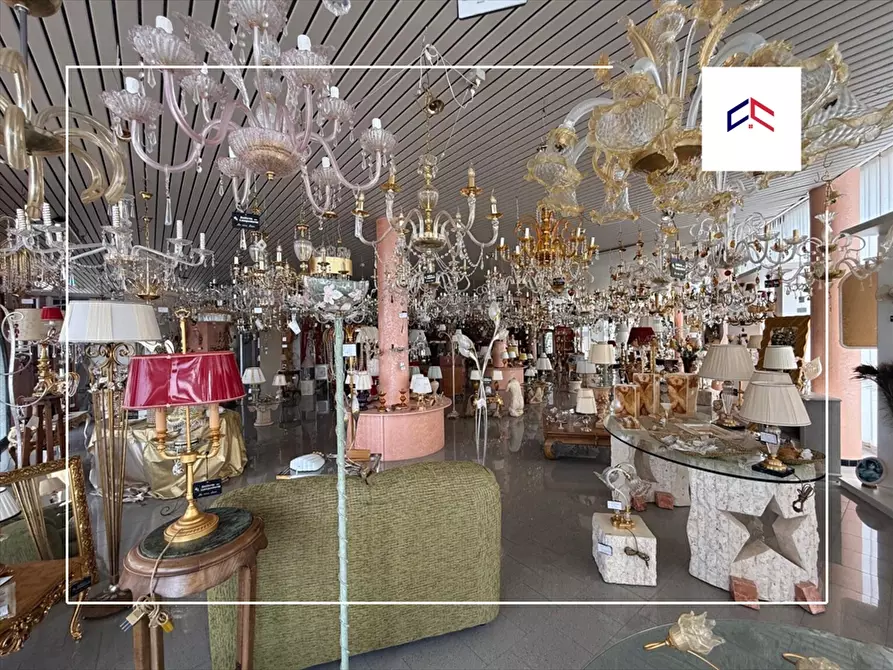 Immagine 12 di Locale commerciale in vendita  in contrada baronia a San Giorgio Ionico