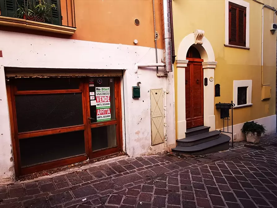 Immagine 1 di Locale commerciale in vendita  in Via Mazzetti a Chieti