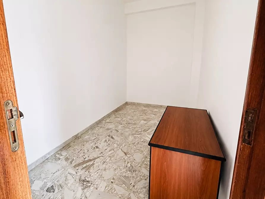 Immagine 13 di Appartamento in vendita  in via sibari 4 a Taranto
