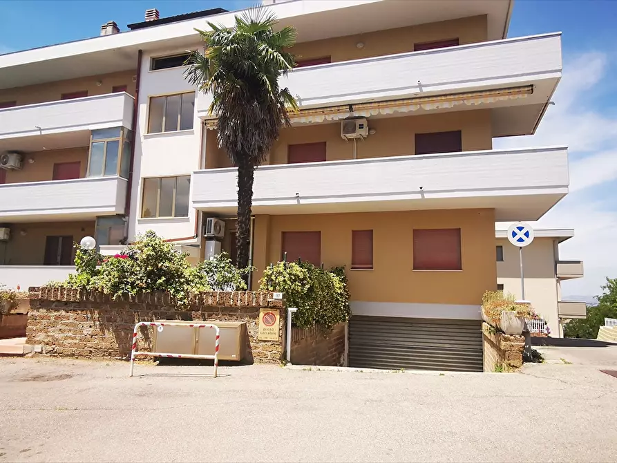 Immagine 1 di Garage in vendita  in Via Dei Frentani a Chieti