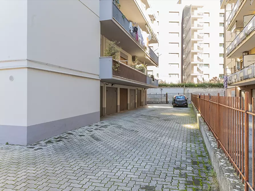 Immagine 7 di Garage in vendita  in Via Scanno a Chieti