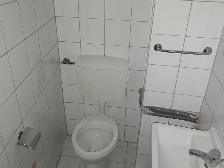 Immagine 9 di Locale commerciale   a Ripa Teatina