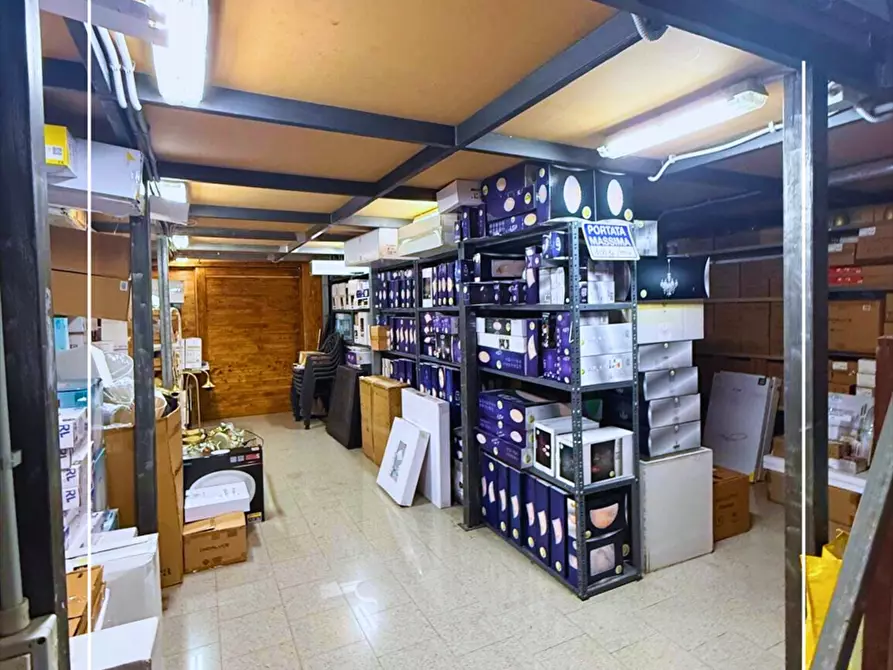 Immagine 24 di Locale commerciale in vendita  in contrada baronia a San Giorgio Ionico