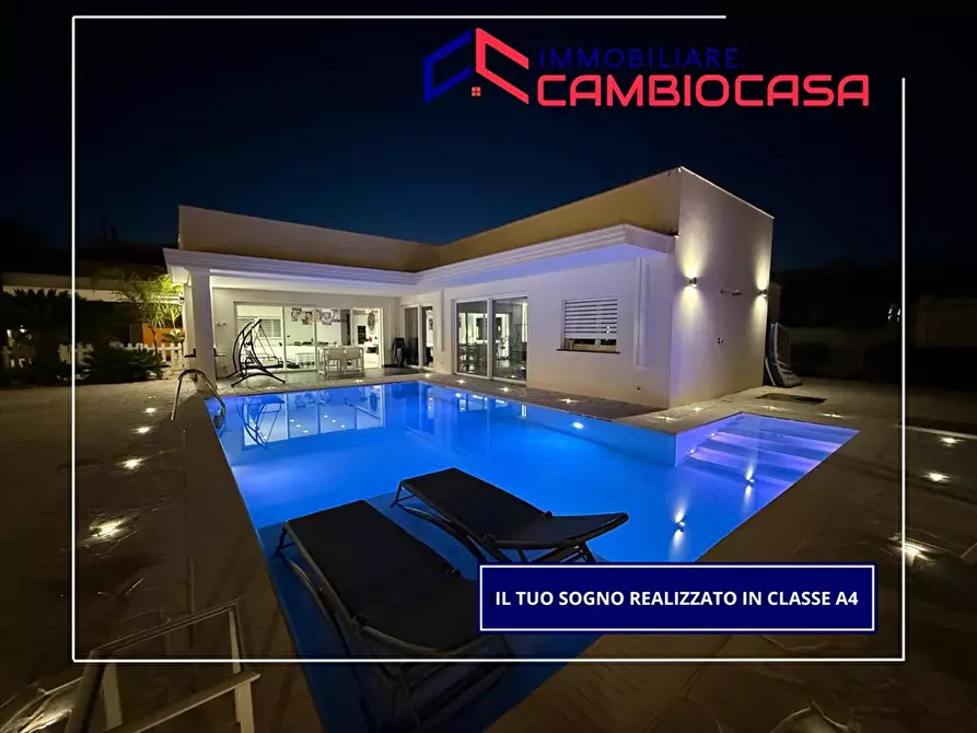 Immagine 1 di Villa in vendita  a Taranto