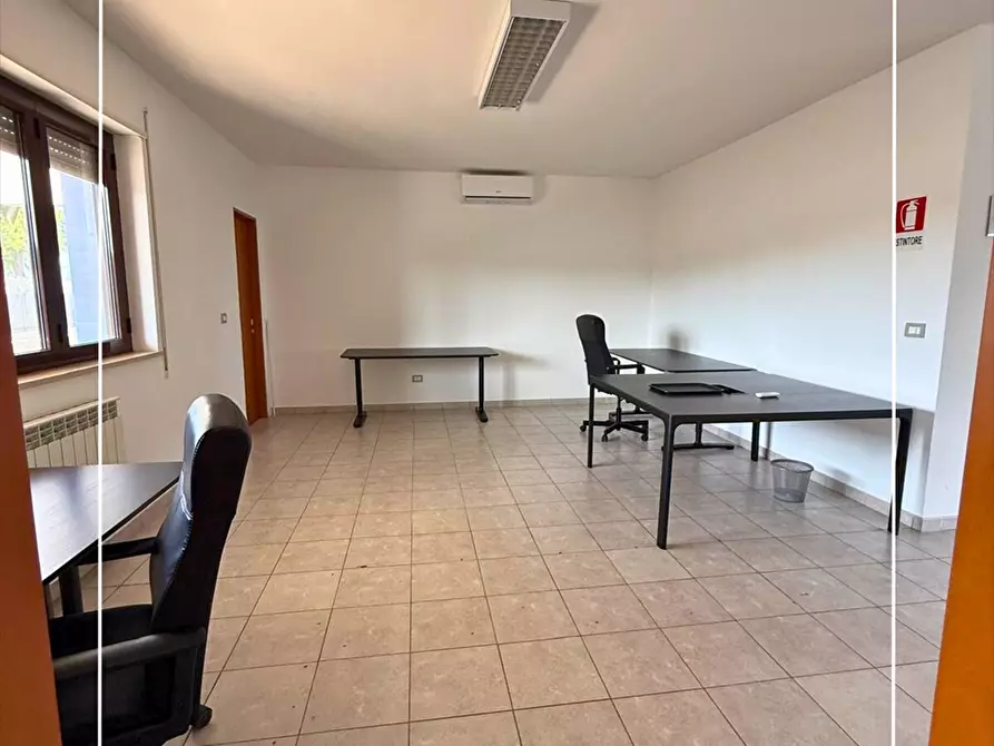 Immagine 6 di Ufficio in affitto  in via quintino quagliati 10 a Taranto