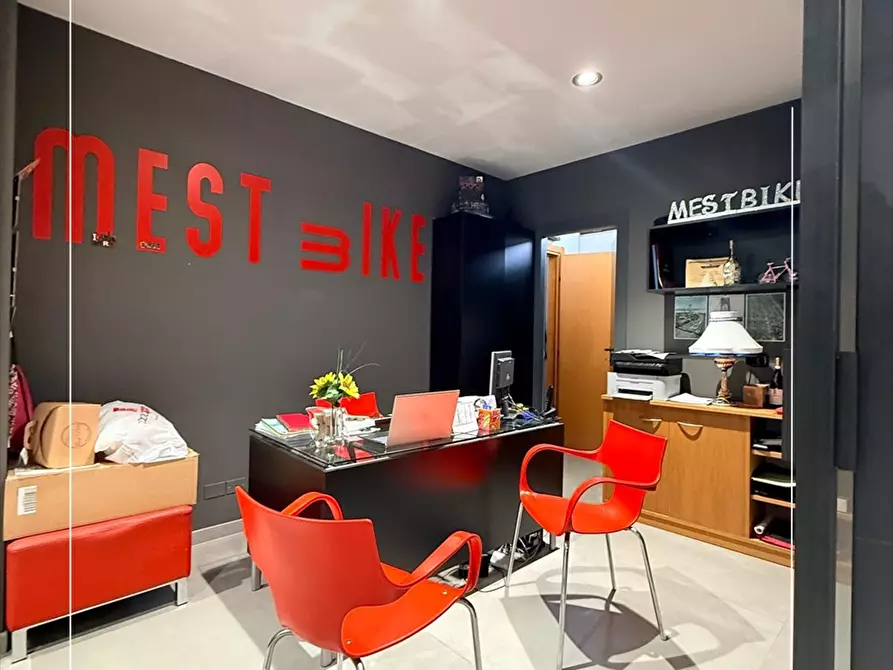 Immagine 6 di Locale commerciale in affitto  in VIALE TRENTINO 34 a Taranto