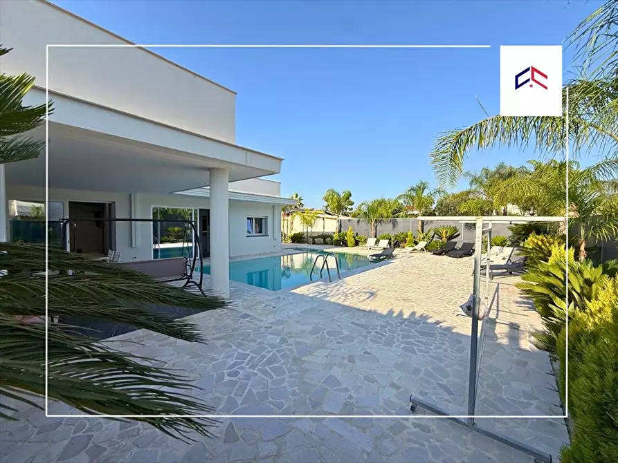 Immagine 8 di Villa in vendita  a Taranto