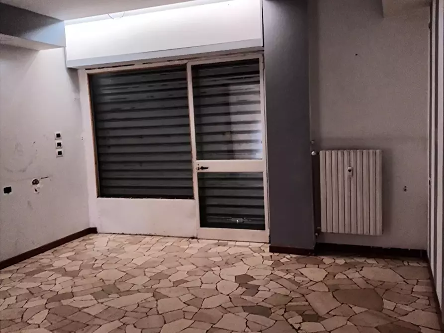 Immagine 21 di Negozio in vendita  a Milano