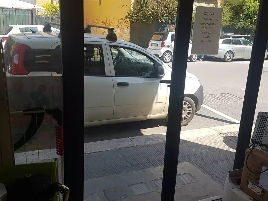 Immagine 10 di Locale commerciale in vendita  in Via Papa Benedetto XIII, 30 a Bari