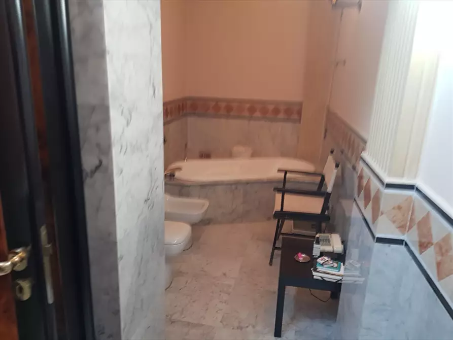 Immagine 22 di Palazzo in vendita  in Largo Fra Pantaleo a Palagiano