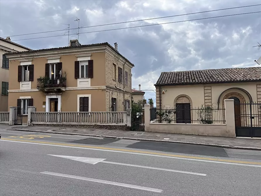 Immagine 1 di Appartamento in vendita  in via asinio herio a Chieti