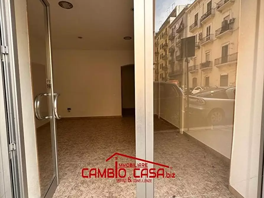 Immagine 3 di Locale commerciale in vendita  in via dante 104 a Taranto