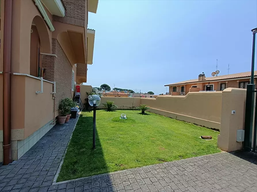 Immagine 28 di Villa in vendita  in via primiero a Anzio