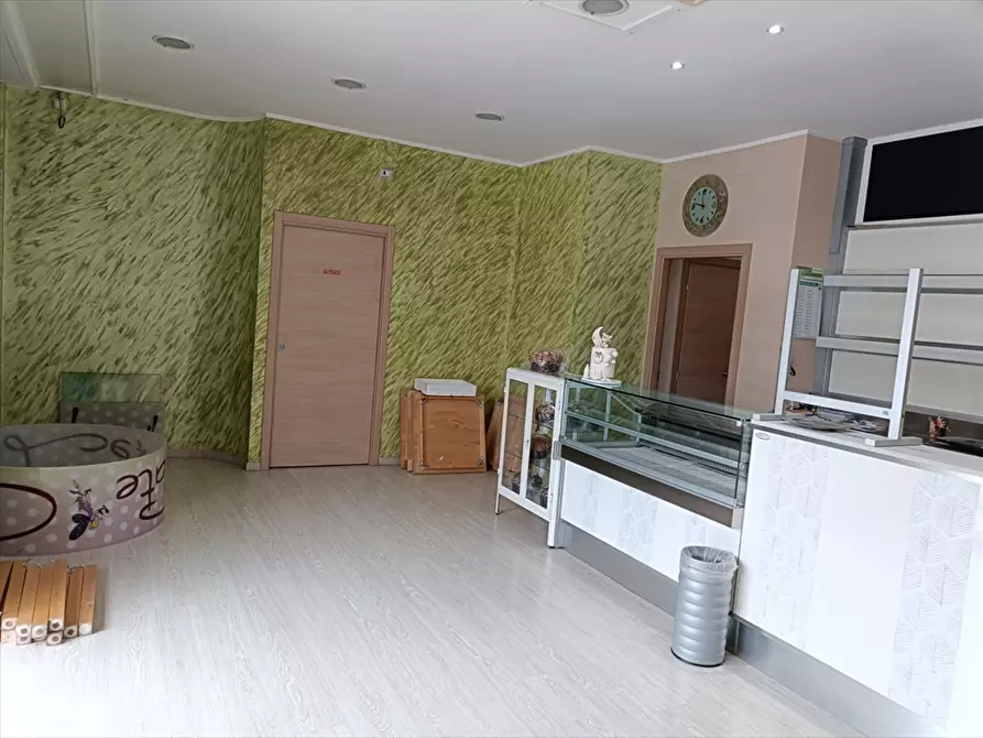 Immagine 7 di Locale commerciale in affitto  in Via Ortona a Chieti