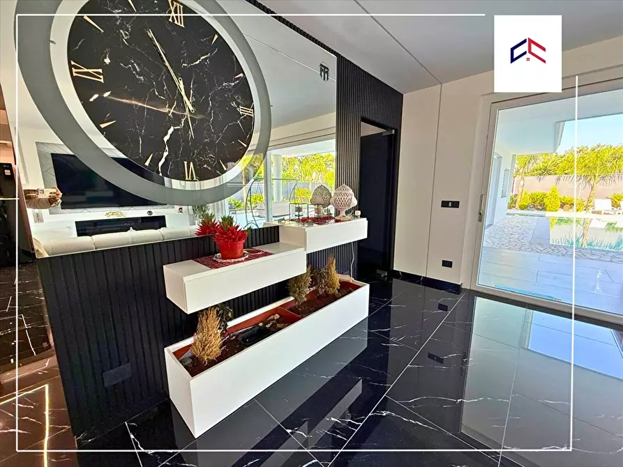 Immagine 18 di Villa in vendita  a Taranto