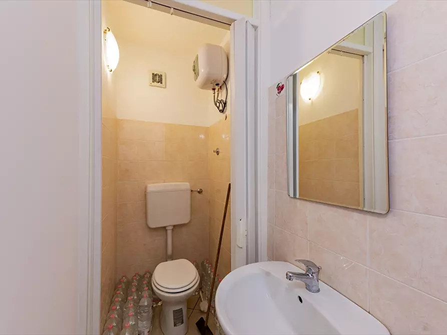 Immagine 14 di Locale commerciale in affitto  in Via Arniense a Chieti