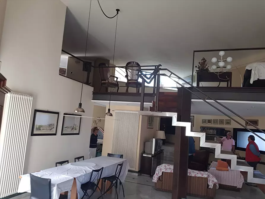 Immagine 24 di Palazzo in vendita  in Largo Fra Pantaleo a Palagiano