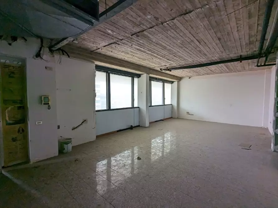 Immagine 5 di Ufficio in affitto  a Bari
