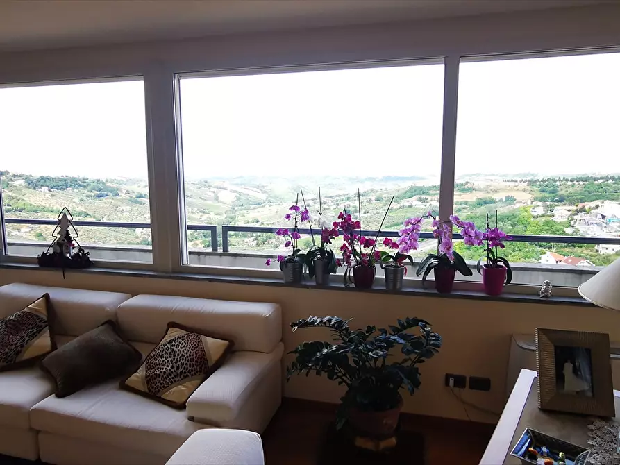 Immagine 1 di Appartamento in vendita  in Via Silvino Olivieri a Chieti
