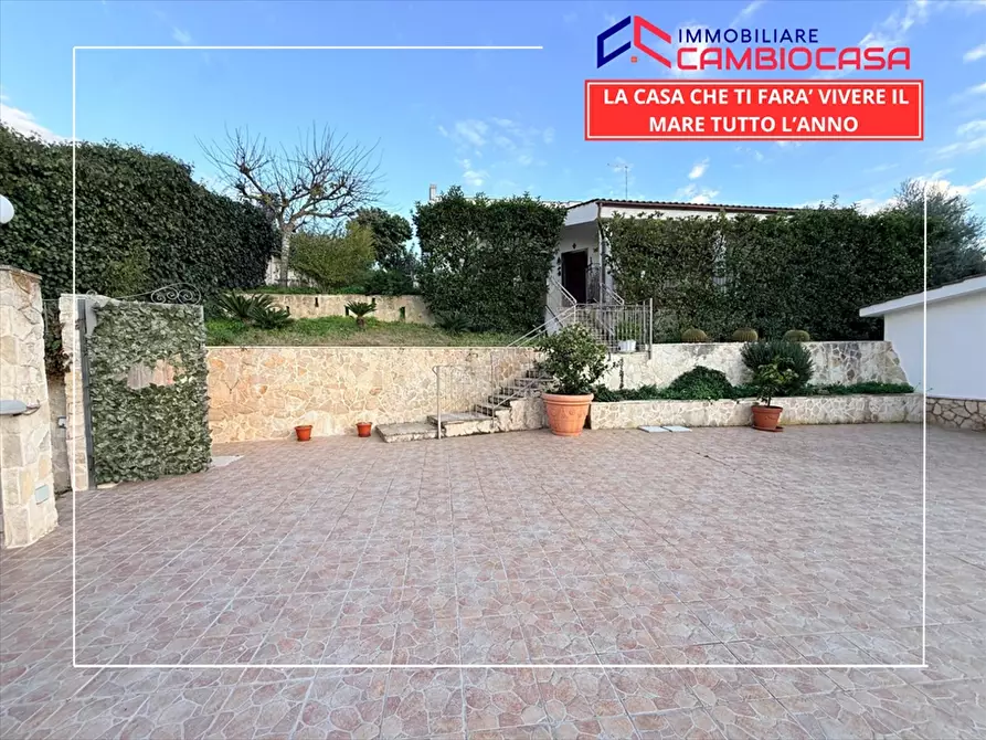 Immagine 1 di Villa in vendita  in VIA SATURO 407 a Leporano