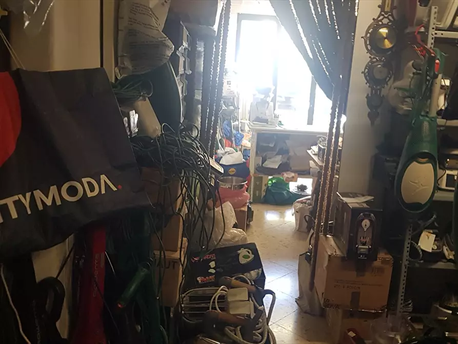 Immagine 5 di Locale commerciale in vendita  in Via Papa Benedetto XIII, 30 a Bari