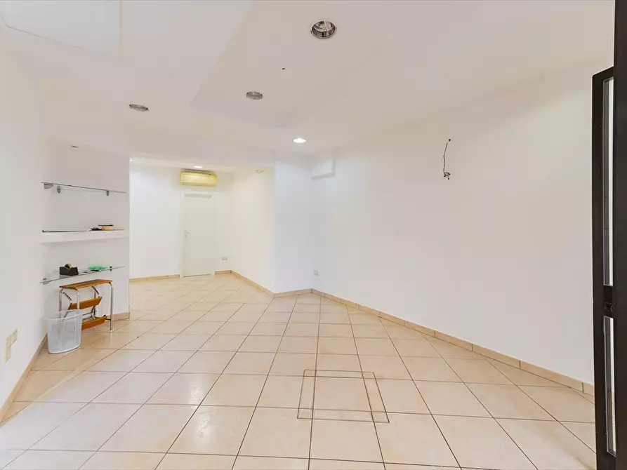 Immagine 12 di Locale commerciale in vendita  in Via Arniense a Chieti