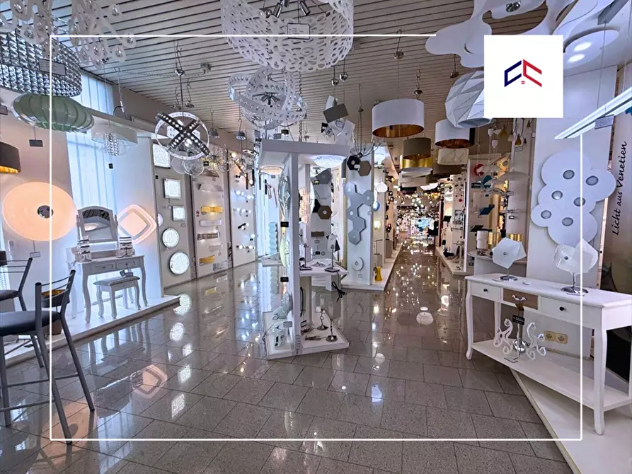 Immagine 10 di Locale commerciale in vendita  in contrada baronia a San Giorgio Ionico