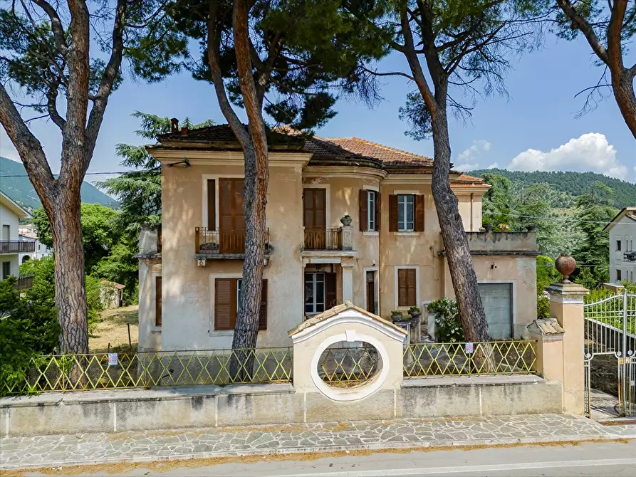 Immagine 1 di Villa in vendita  in Via Corfinio a Raiano