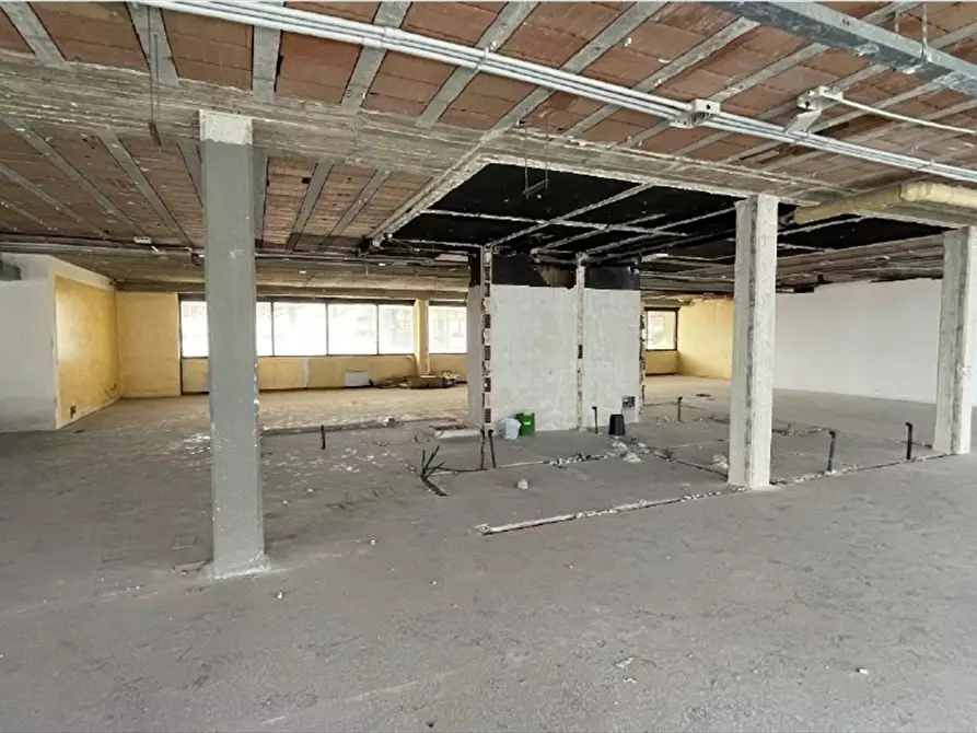 Immagine 2 di Ufficio in affitto  a Bari