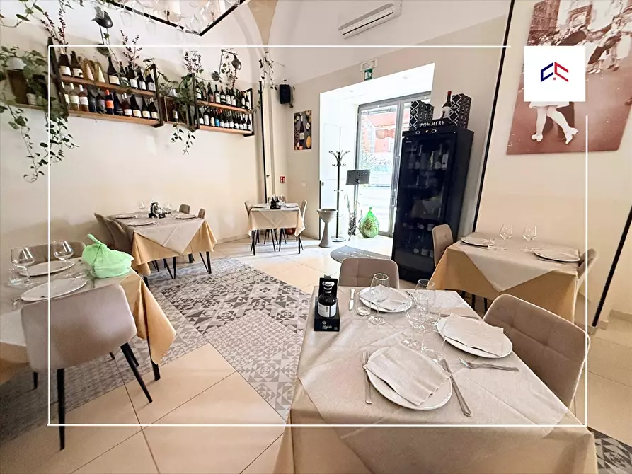 Immagine 8 di Locale commerciale in vendita  in CORSO UMBERTO 51 a Taranto