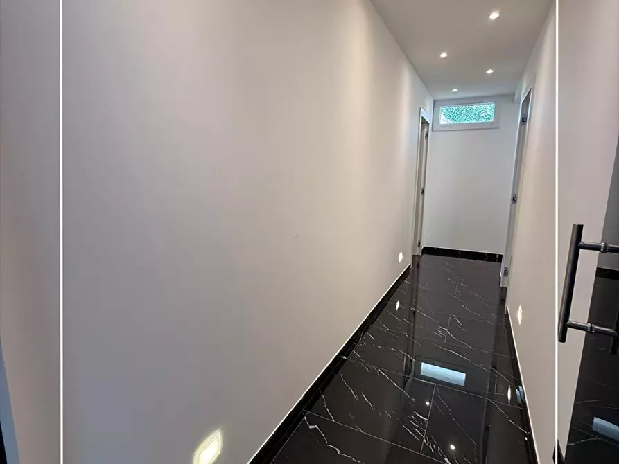 Immagine 16 di Villa in vendita  a Taranto