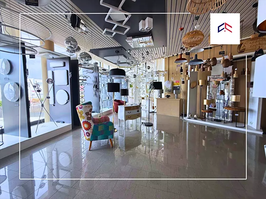 Immagine 4 di Locale commerciale in vendita  in contrada baronia a San Giorgio Ionico