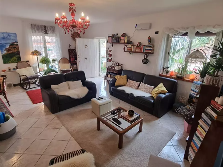 Immagine 4 di Villa in vendita  in Via leonardo da Vinci a Anzio