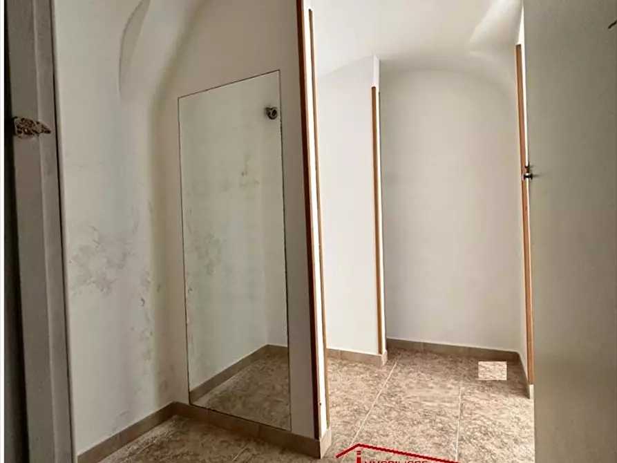 Immagine 6 di Locale commerciale in vendita  in via dante 104 a Taranto
