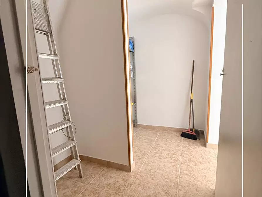 Immagine 4 di Locale commerciale in affitto  in via dante 104 a Taranto