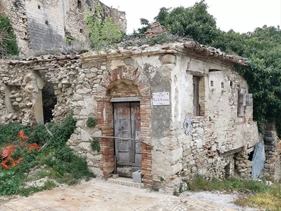 Immagine 5 di Rustico / casale in vendita  in Via S. aNDREA a Vicoli