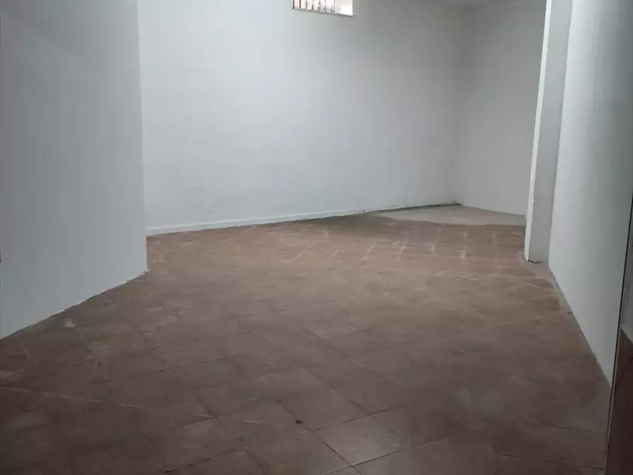 Immagine 5 di Box auto in vendita  a Cerignola