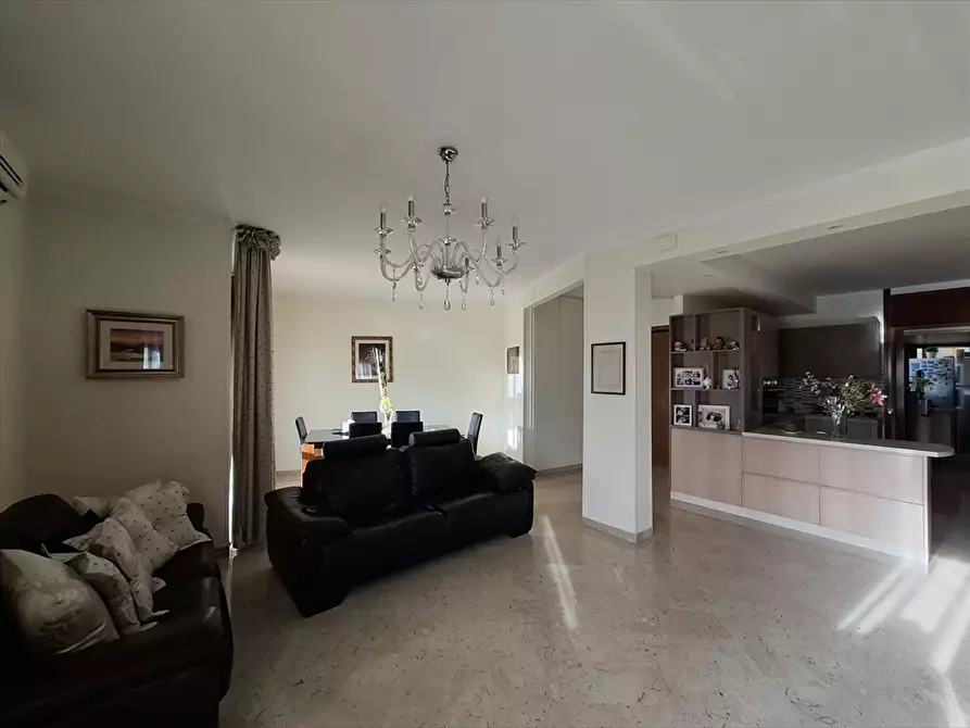 Immagine 3 di Appartamento in vendita  in Via Michele Mirenghi, 51 a Bari
