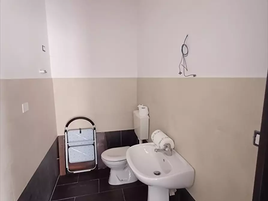 Immagine 26 di Locale commerciale in vendita  in Via Libio n. 32 a Porto Torres