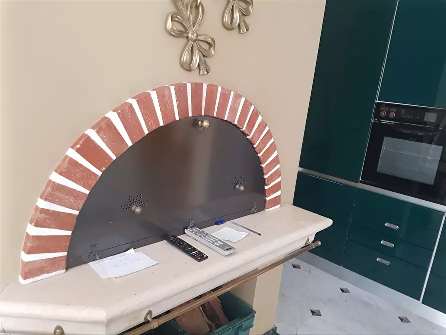 Immagine 28 di Palazzo in vendita  in Largo Fra Pantaleo a Palagiano