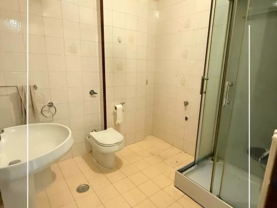 Immagine 11 di Appartamento in affitto  in via settembrini 218 a Taranto