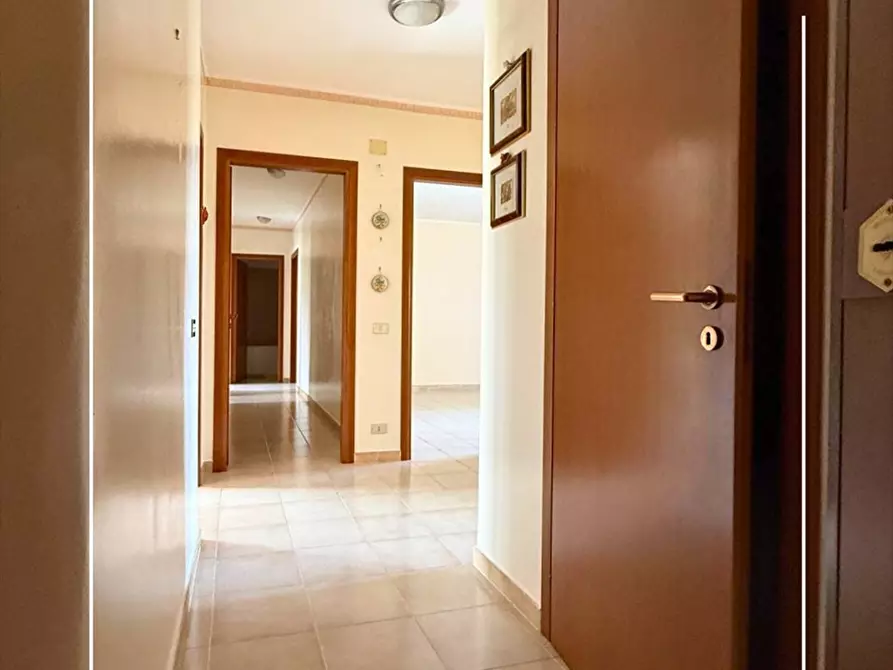 Immagine 11 di Appartamento in vendita  in piazza pertini 19 a Taranto